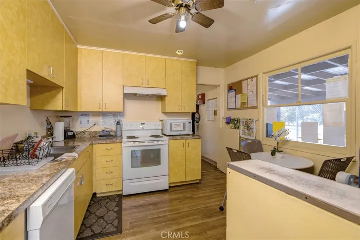 2400 Nelson Avenue, Redondo Beach, California 90278