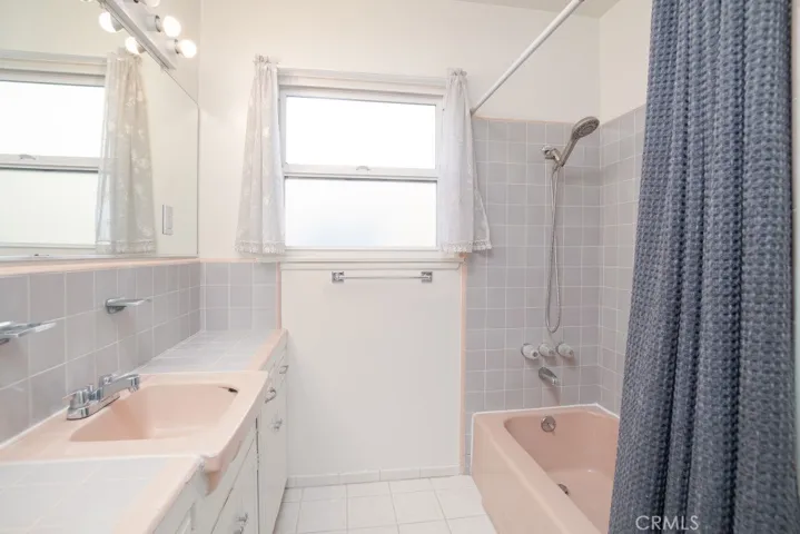 20330 Londelius Street, Winnetka, California 91306