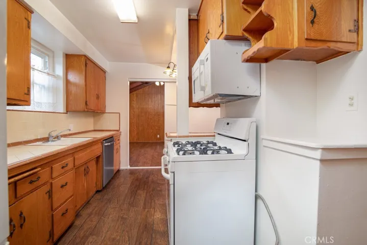 20330 Londelius Street, Winnetka, California 91306