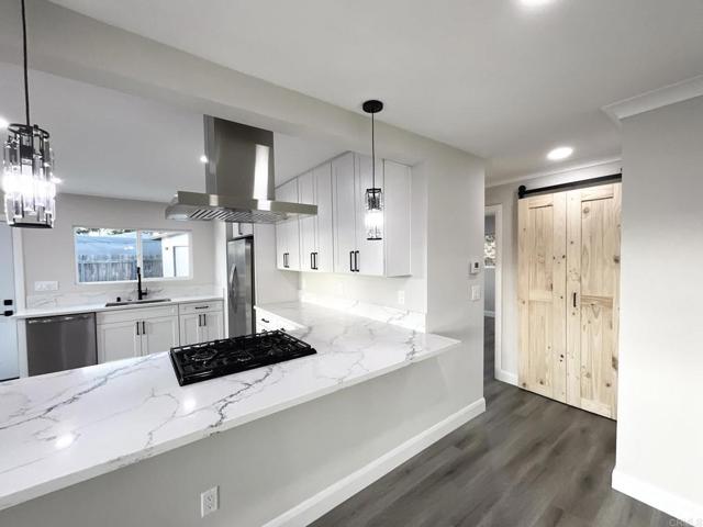 527 Mynah Place, Vista, California 92083