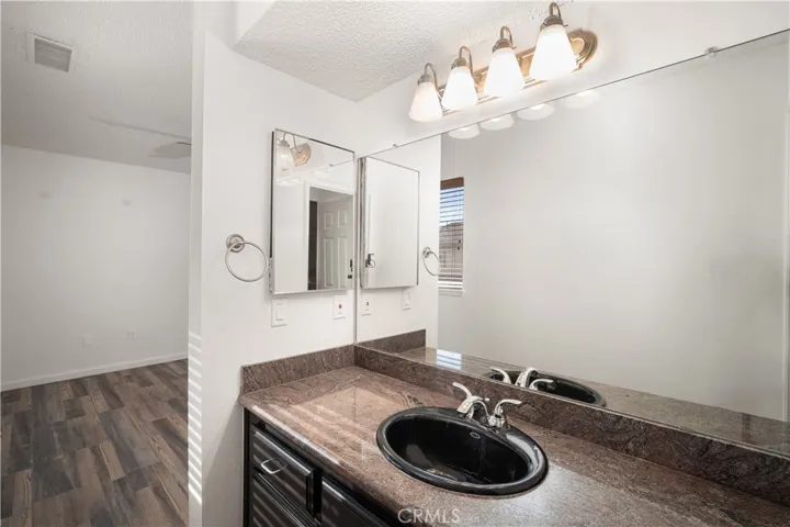 6700 Nottingham Lane, Bakersfield, California 93309