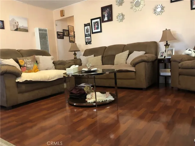 883 W Crestwood Avenue, San Pedro, California 90731