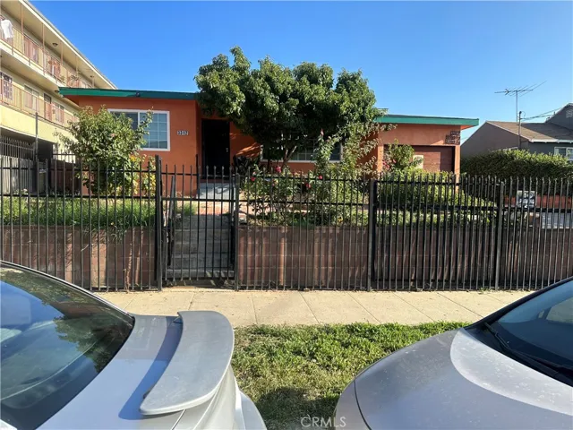 Front of Property / Unit 1