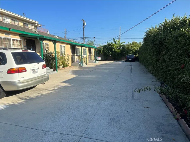 Driveway view from the front