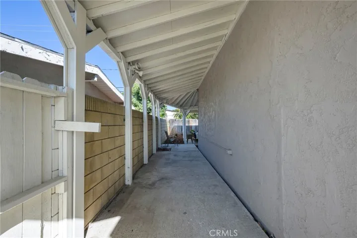 Large side yard