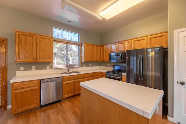 32 Firethorne Way, Watsonville, California 95076