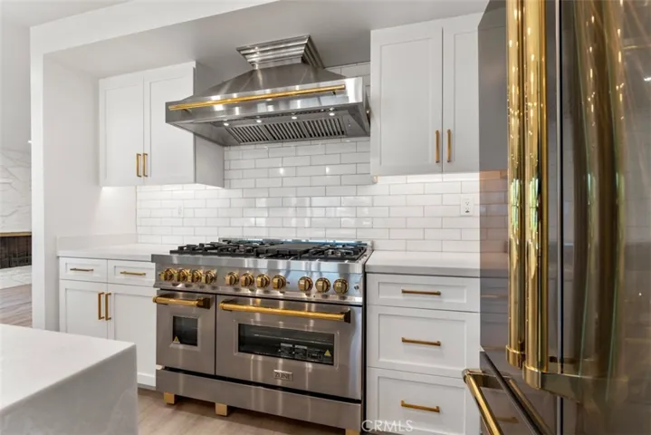 The range is dual fuel, gas burners and electric ovens.