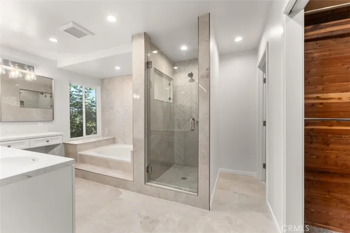 The primary en-suite bathroom.