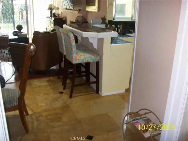 BREAKFAST BAR