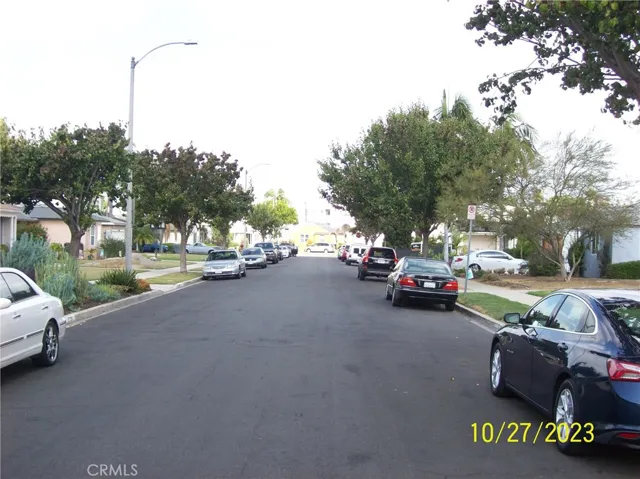 NEIGHBORHOOD STREET VIEW