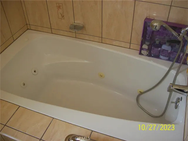 JETTED TUB IN HALL BATHROOM