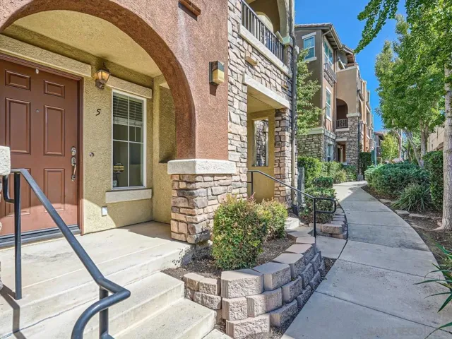 10225 Daybreak Lane Unit 5, Santee, California 92071
