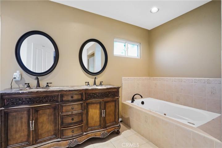 Main Suite Bathroom- jet tub & double sink