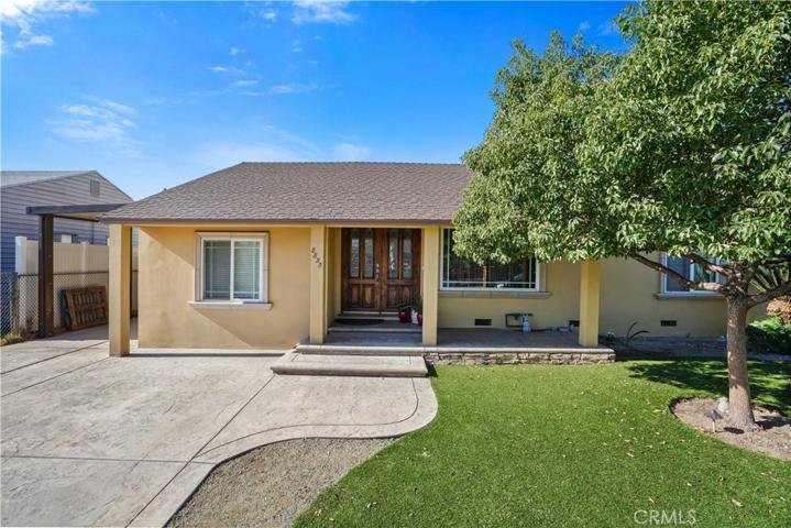 Beautiful remodeled home with many amenities