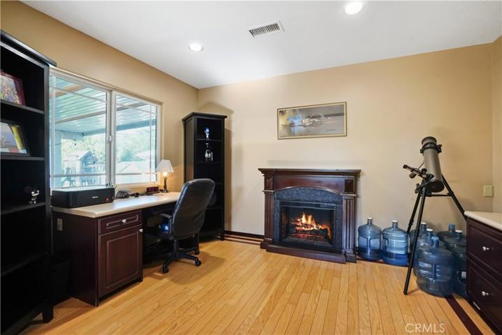 Bonus room- with lots of space