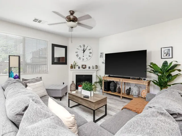 Family Room w/Fireplace