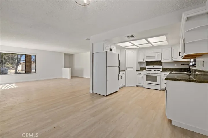 40190 178th Street E, Lake Los Angeles, California 93591
