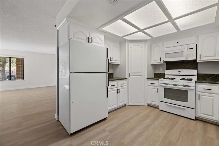 40190 178th Street E, Lake Los Angeles, California 93591