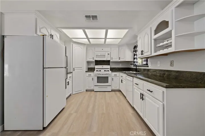 40190 178th Street E, Lake Los Angeles, California 93591