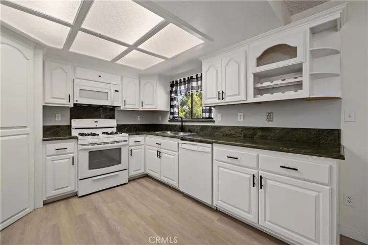 40190 178th Street E, Lake Los Angeles, California 93591