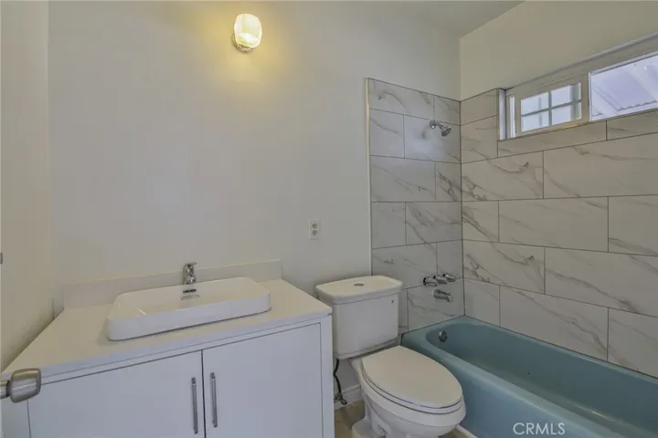 Main Bedroom Restroom