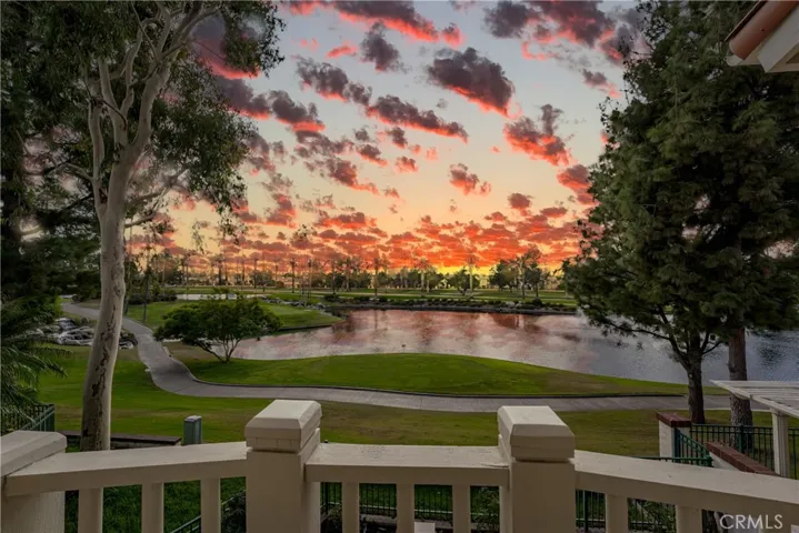Golf front location with lake and sunset view