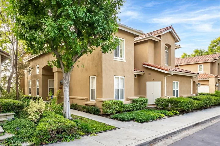 Luxurious golf front home. 4 bedrroms plus loft. One bedroom and bath on the main floor.