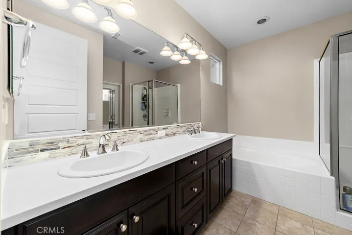 Primary bathroom, upstairs
