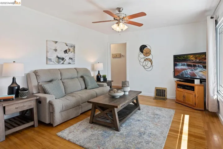 26 Lorraine Ave, Pittsburg, California 94565