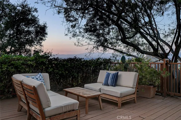 15200 Rayneta Drive, Sherman Oaks, California 91403