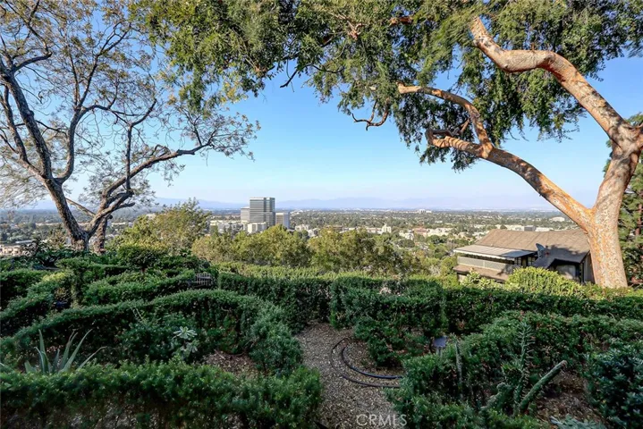 15200 Rayneta Drive, Sherman Oaks, California 91403