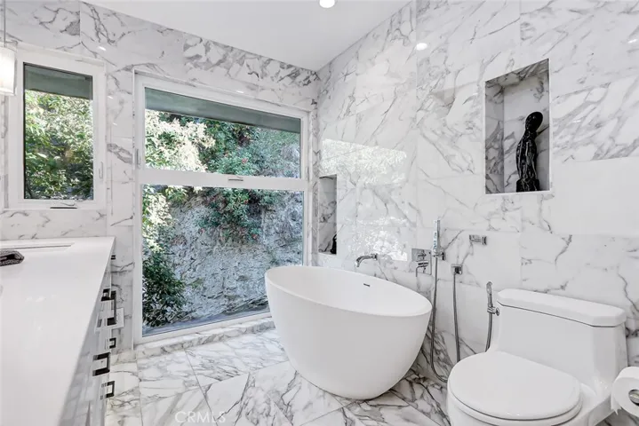 15200 Rayneta Drive, Sherman Oaks, California 91403