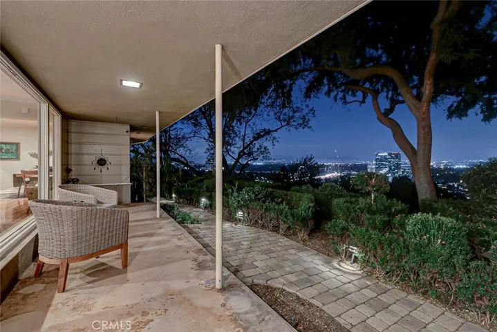 15200 Rayneta Drive, Sherman Oaks, California 91403