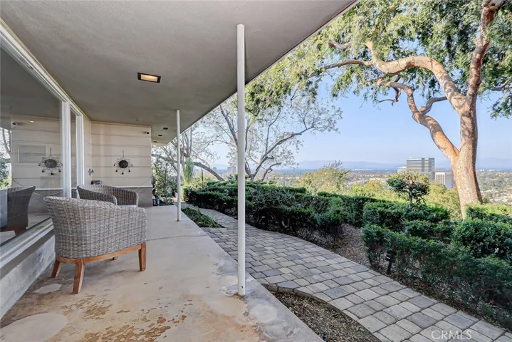15200 Rayneta Drive, Sherman Oaks, California 91403