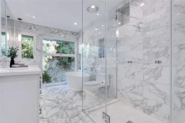 Marble spa bath