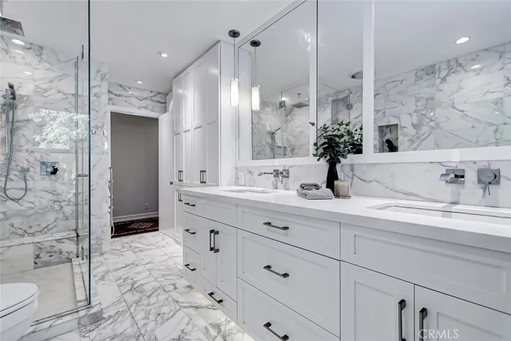 15200 Rayneta Drive, Sherman Oaks, California 91403