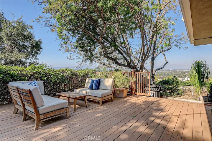 15200 Rayneta Drive, Sherman Oaks, California 91403