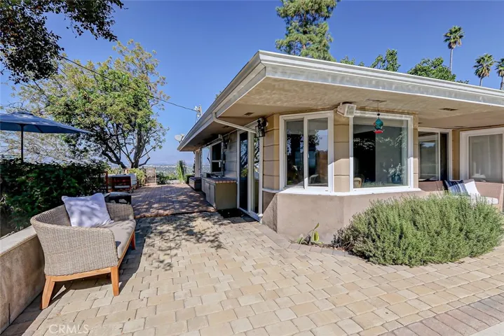 15200 Rayneta Drive, Sherman Oaks, California 91403