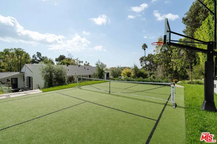 841 Muskingum Avenue, Pacific Palisades, California 90272