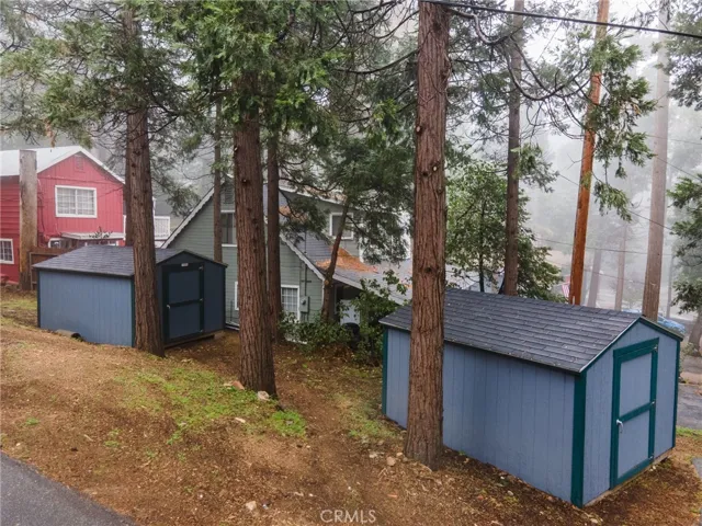 910 Fern Drive, Crestline, California 92325