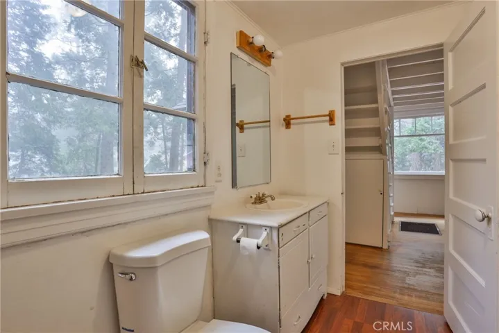 910 Fern Drive, Crestline, California 92325
