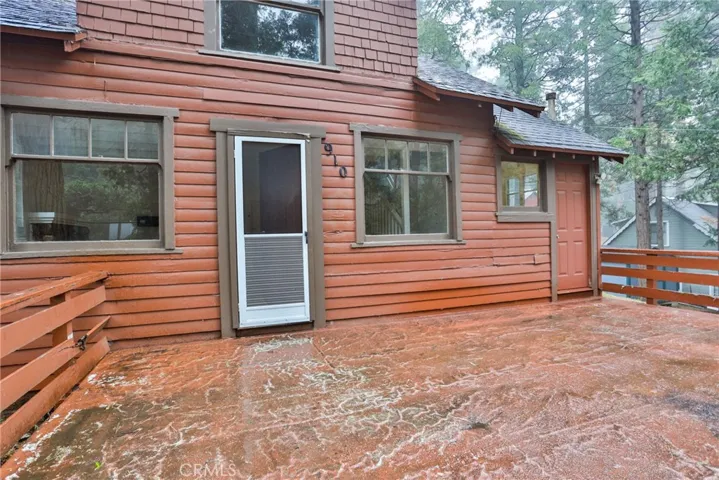 910 Fern Drive, Crestline, California 92325