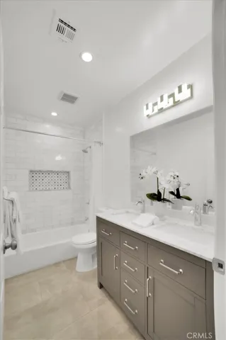 17238 Archwood Street, Lake Balboa, California 91406
