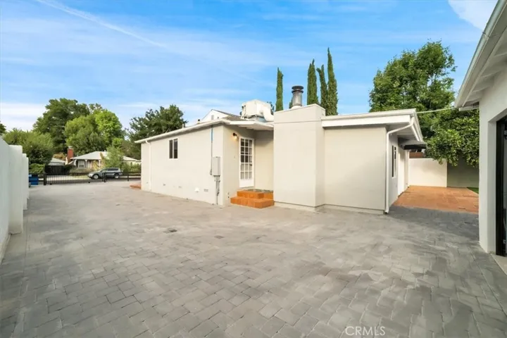 17238 Archwood Street, Lake Balboa, California 91406