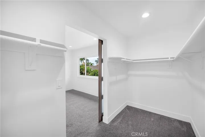 Master Bedroom Walkin Closet