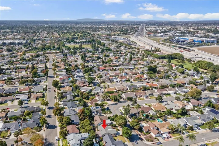 1213 Mccormack Lane, Costa Mesa, California 92626