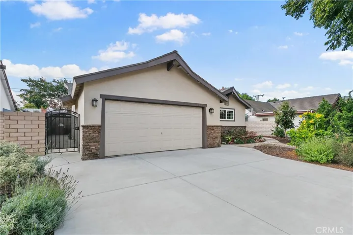 1213 Mccormack Lane, Costa Mesa, California 92626