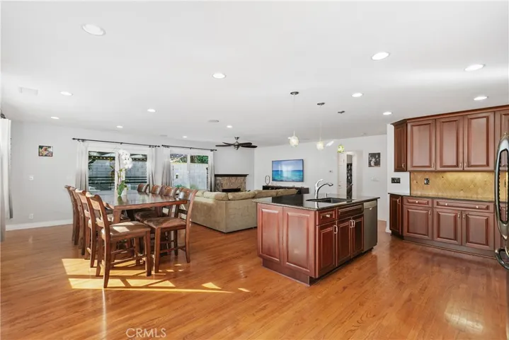 1213 Mccormack Lane, Costa Mesa, California 92626