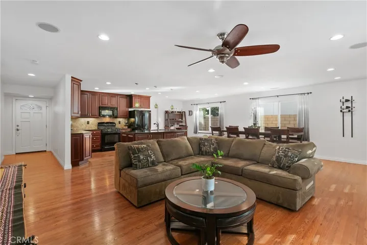 1213 Mccormack Lane, Costa Mesa, California 92626