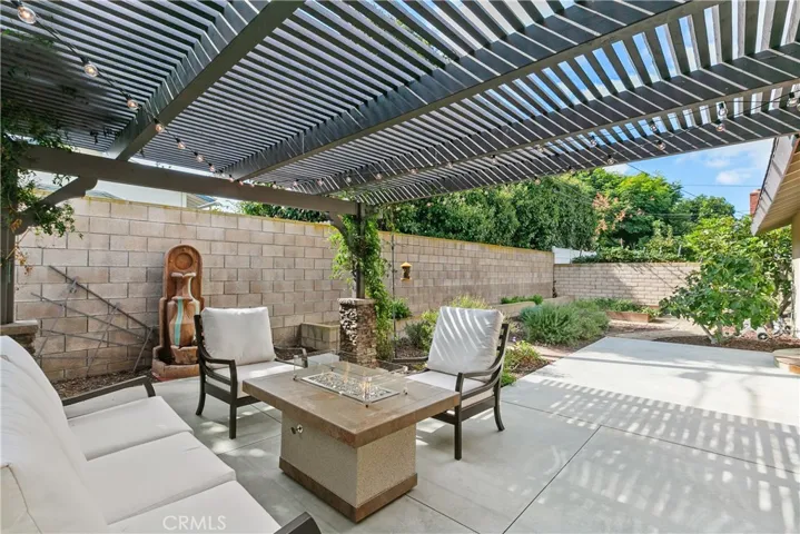 1213 Mccormack Lane, Costa Mesa, California 92626